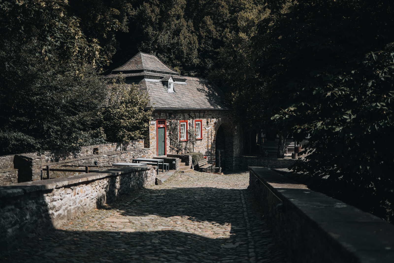 Wandern im Sauerland Veilscheder Sonnenpfad Nordschleife Burg Bilstein