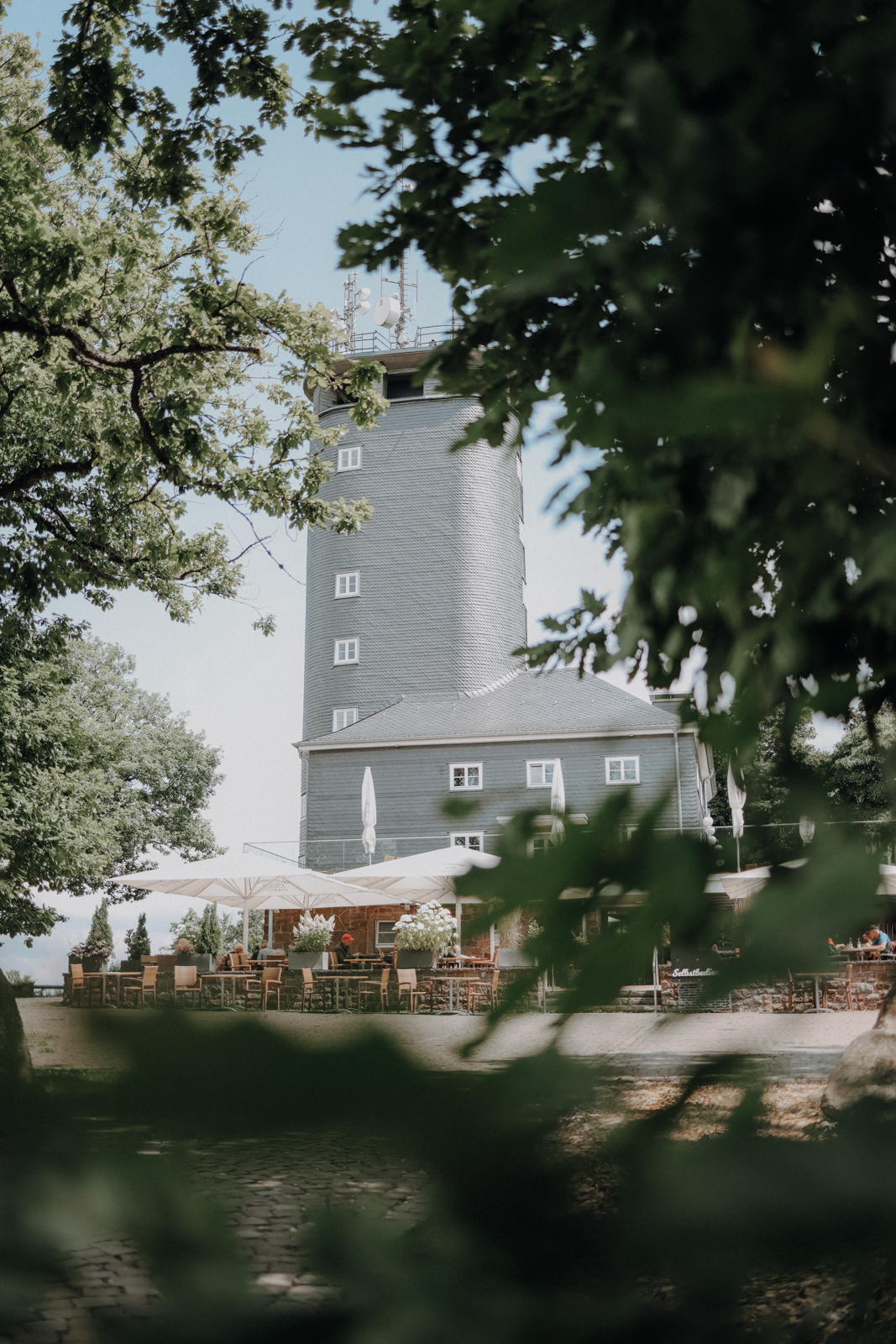 Wandern im Sauerland Hohe Bracht Aussichtsturm Restaurant