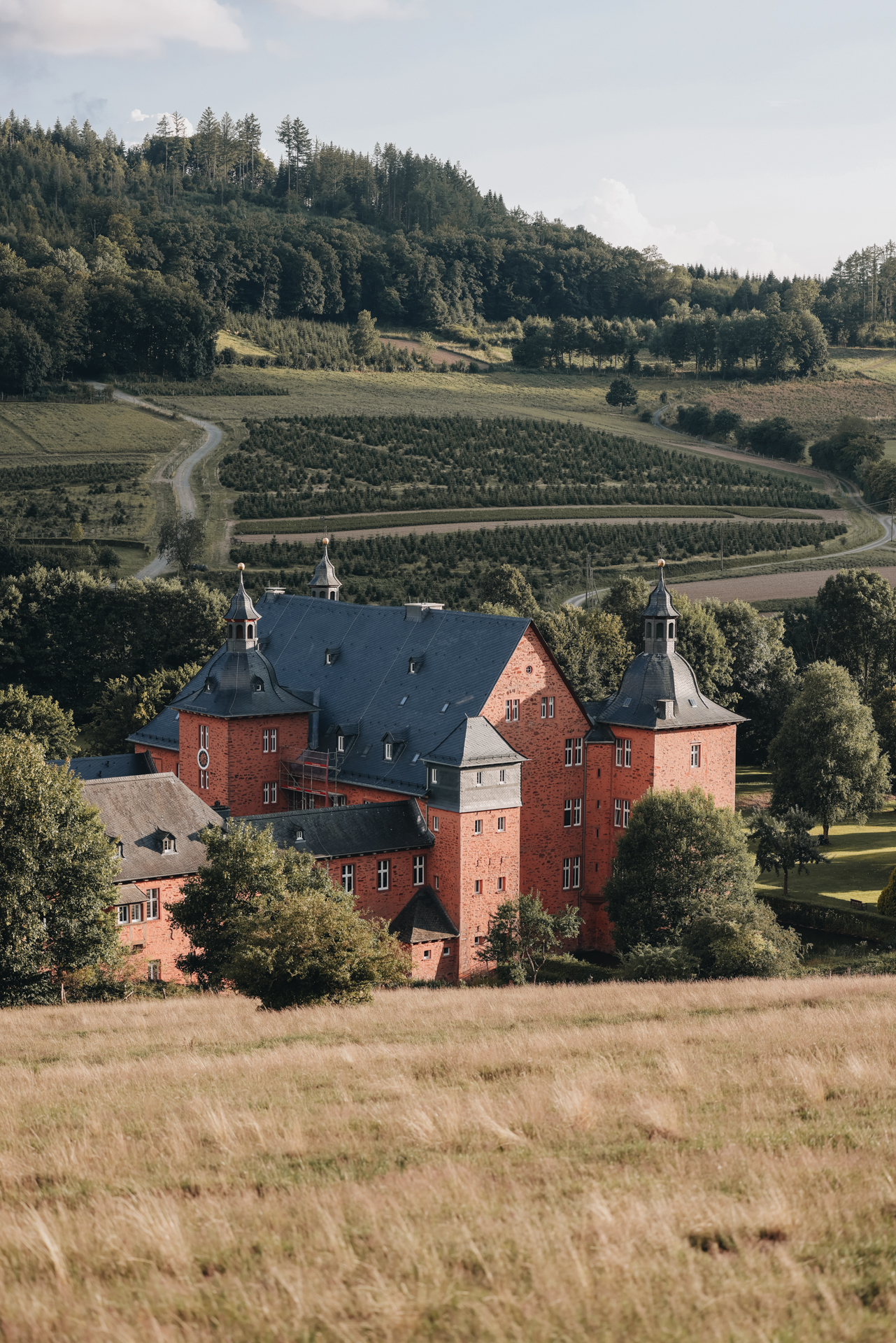 Wandern im Sauerland Oberhundem Adolphsburg