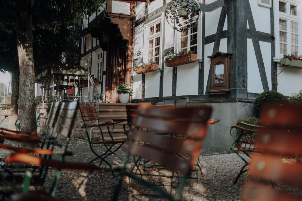 Sauerland Oberhundem Hotel Gasthof zu den Linden