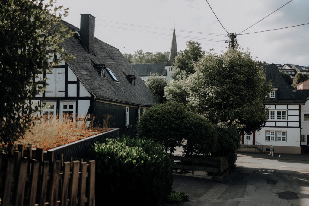 Sauerland Oberhundem Hotel Gasthof zu den Linden