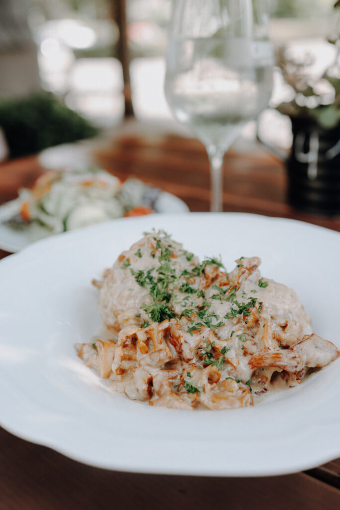 Sauerland Oberhundem Restaurant Gasthof zu den Linden