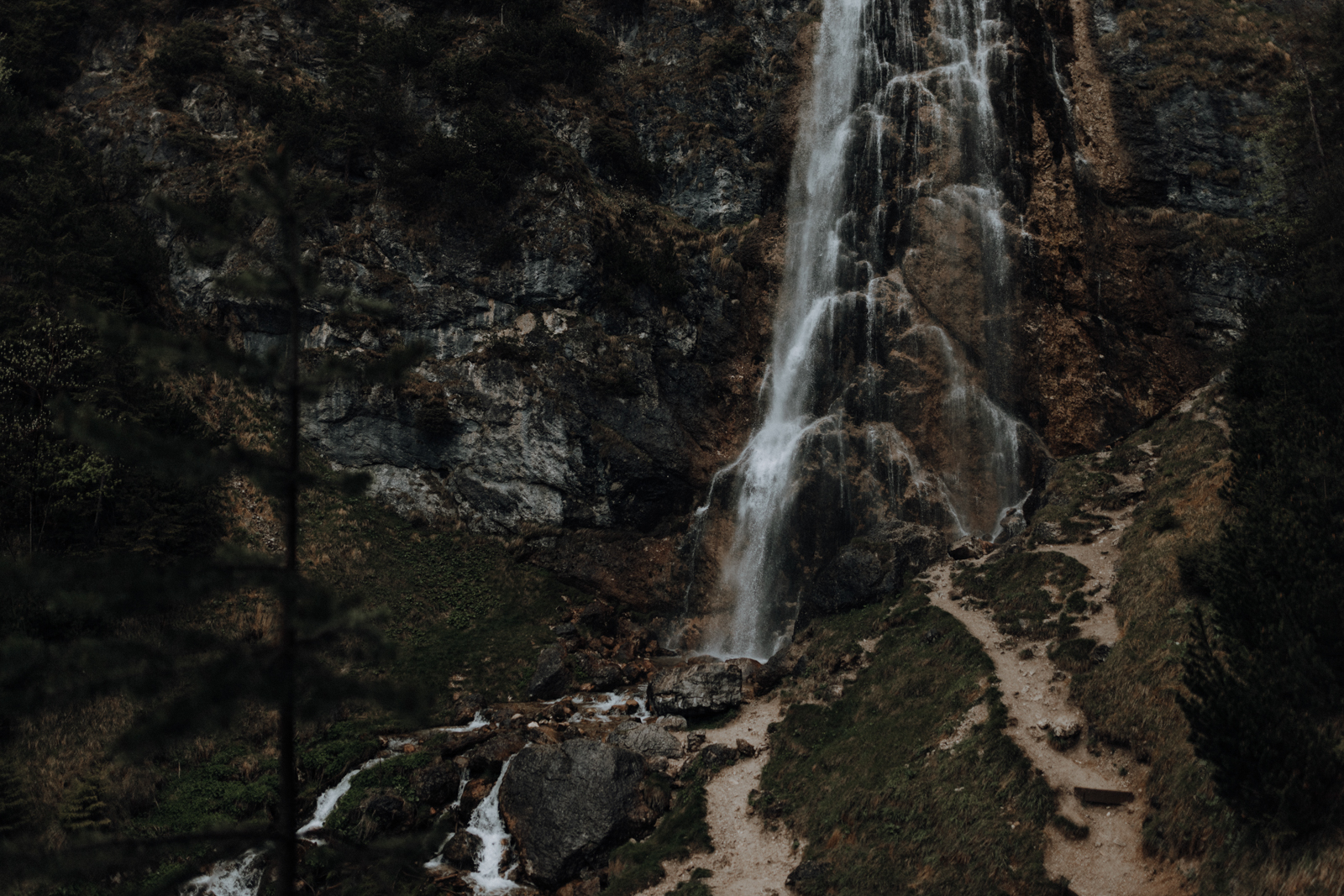 Dalfazer Wasserfall Regen